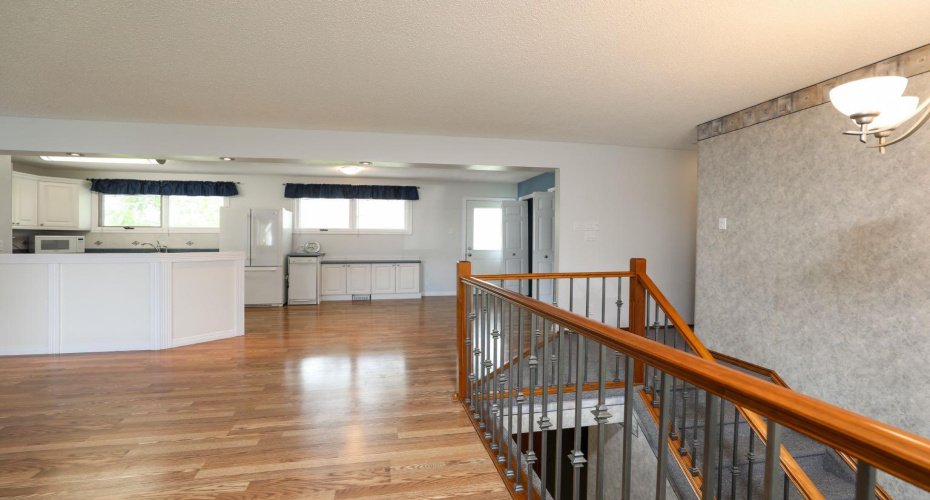 58 N 1A Street, Magrath, Alberta T0K 1J0, 5 Bedrooms Bedrooms, ,3 BathroomsBathrooms,Residential,For Sale,1A,A2322685