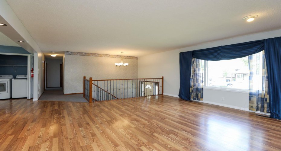 58 N 1A Street, Magrath, Alberta T0K 1J0, 5 Bedrooms Bedrooms, ,3 BathroomsBathrooms,Residential,For Sale,1A,A2322685