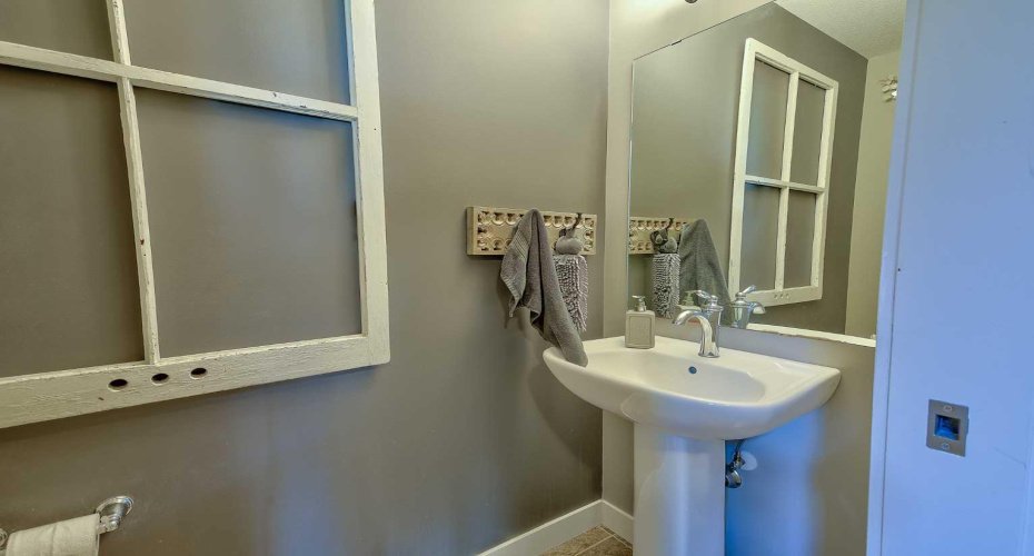611 Robinson Avenue, Penhold, Alberta T0M 1R0, 3 Bedrooms Bedrooms, ,3 BathroomsBathrooms,Residential,For Sale,Robinson,A2322730