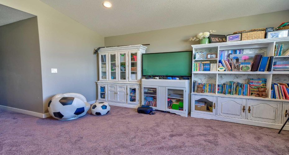 611 Robinson Avenue, Penhold, Alberta T0M 1R0, 3 Bedrooms Bedrooms, ,3 BathroomsBathrooms,Residential,For Sale,Robinson,A2322730