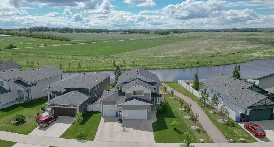 611 Robinson Avenue, Penhold, Alberta T0M 1R0, 3 Bedrooms Bedrooms, ,3 BathroomsBathrooms,Residential,For Sale,Robinson,A2322730