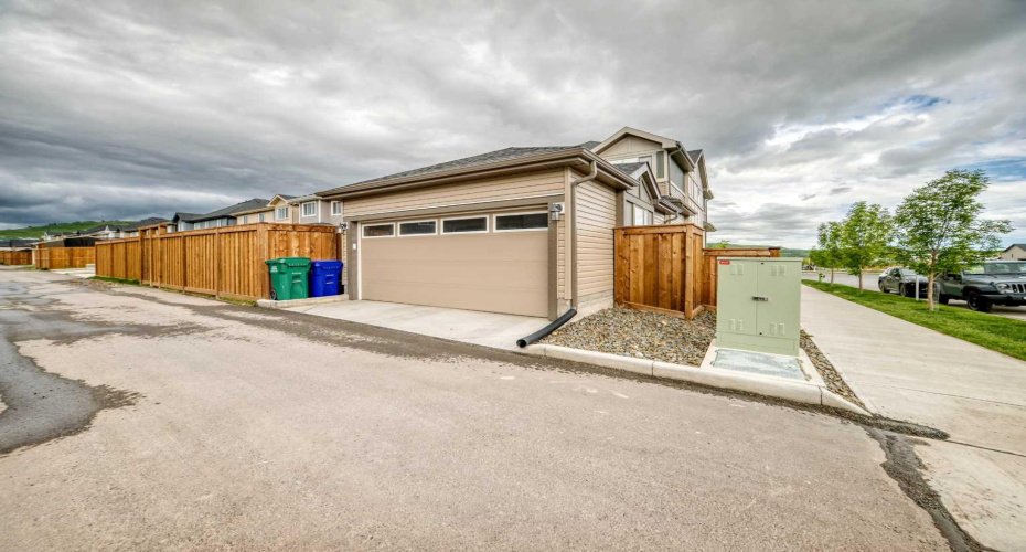 103 Mill Road, Cochrane, Alberta T4C 3G7, 3 Bedrooms Bedrooms, ,3 BathroomsBathrooms,Residential,For Sale,Mill,A2322483