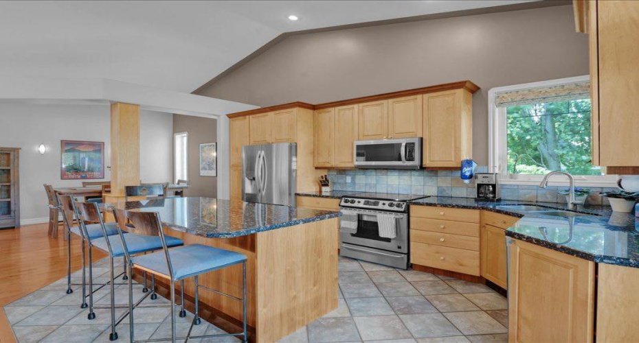 147 Cove Place, Chestermere, Alberta t1x1j6, 3 Bedrooms Bedrooms, ,3 BathroomsBathrooms,Residential,For Sale,Cove,A2323039