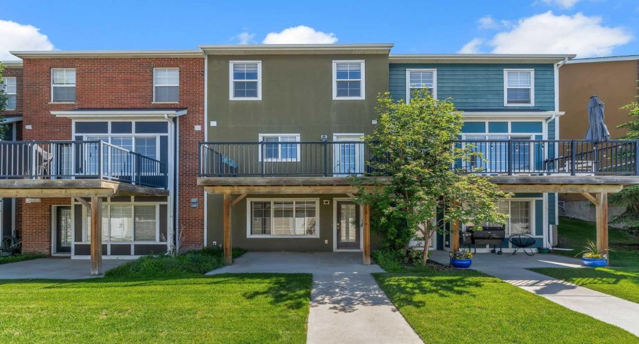 304 Rainbow Falls Drive, Chestermere, Alberta T1X 0E4, 3 Bedrooms Bedrooms, ,3 BathroomsBathrooms,Residential,For Sale,Rainbow Falls,A2323224