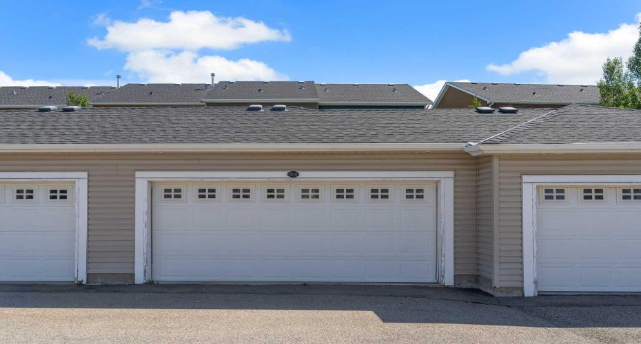 304 Rainbow Falls Drive, Chestermere, Alberta T1X 0E4, 3 Bedrooms Bedrooms, ,3 BathroomsBathrooms,Residential,For Sale,Rainbow Falls,A2323224