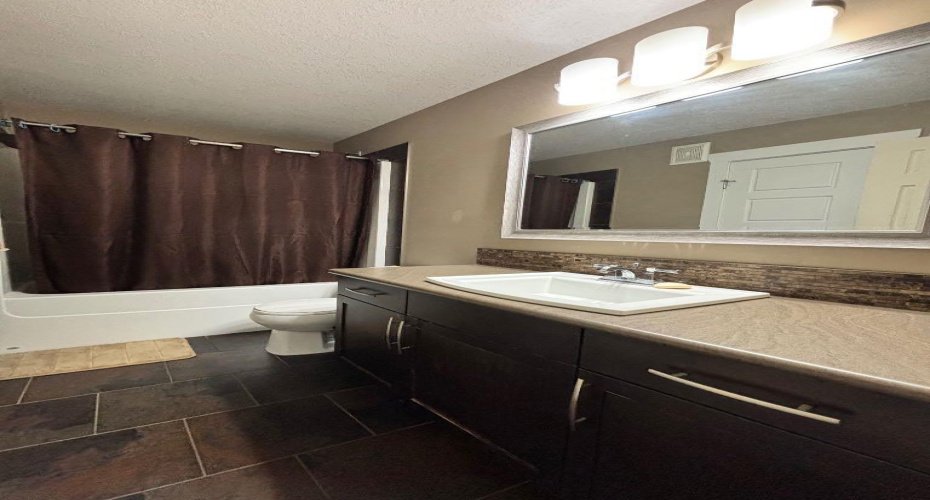 11570 76 Avenue, Grande Prairie, Alberta T8W 0B6, 5 Bedrooms Bedrooms, ,3 BathroomsBathrooms,Residential,For Sale,76,A2323095