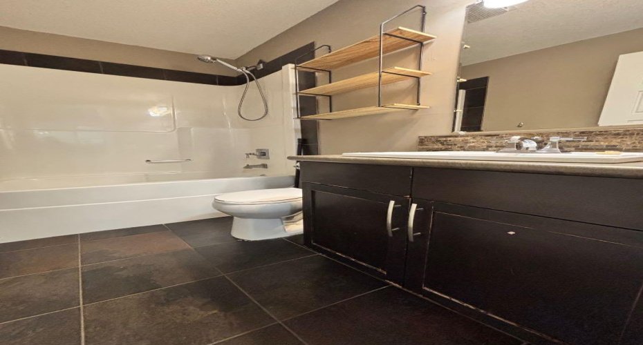 11570 76 Avenue, Grande Prairie, Alberta T8W 0B6, 5 Bedrooms Bedrooms, ,3 BathroomsBathrooms,Residential,For Sale,76,A2323095