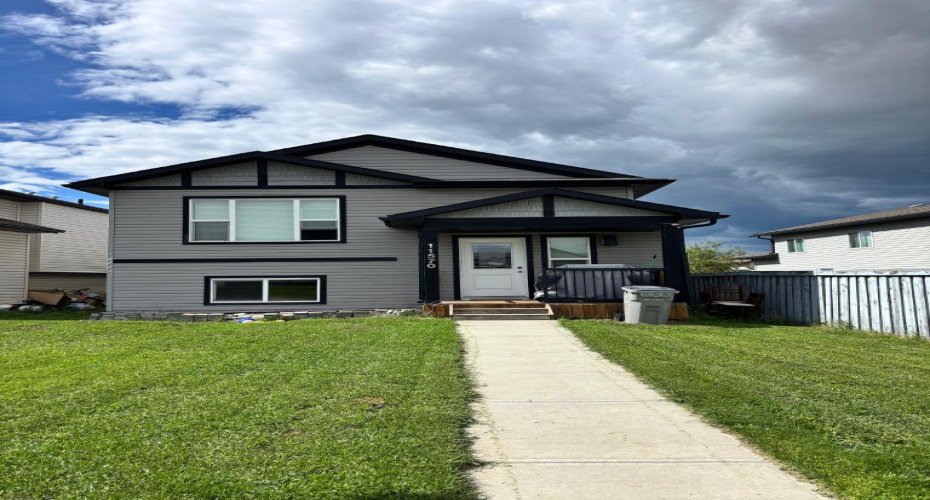 11570 76 Avenue, Grande Prairie, Alberta T8W 0B6, 5 Bedrooms Bedrooms, ,3 BathroomsBathrooms,Residential,For Sale,76,A2323095