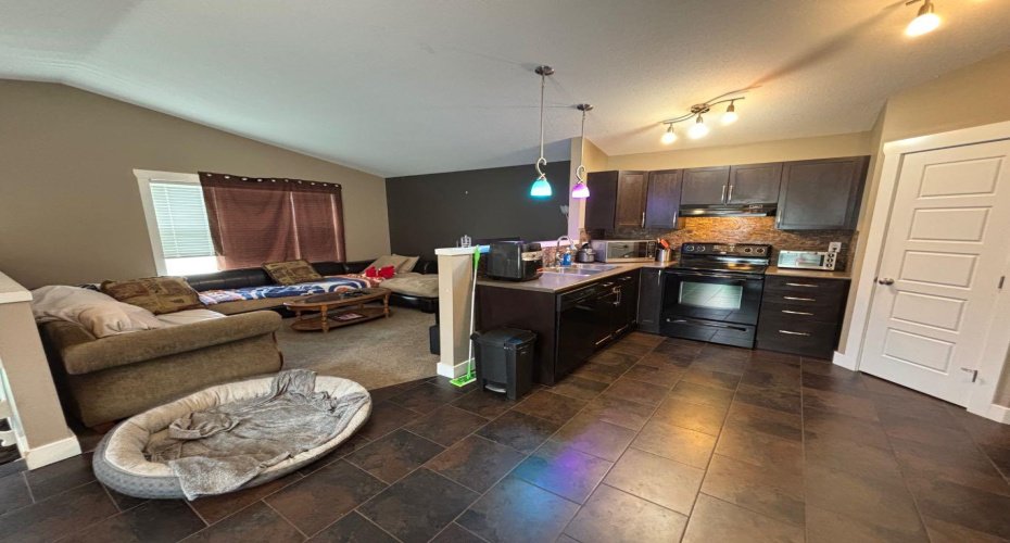11570 76 Avenue, Grande Prairie, Alberta T8W 0B6, 5 Bedrooms Bedrooms, ,3 BathroomsBathrooms,Residential,For Sale,76,A2323095