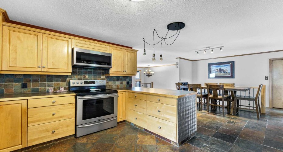 1174 16 Street, Medicine Hat, Alberta T1C1P9, 5 Bedrooms Bedrooms, ,3 BathroomsBathrooms,Residential,For Sale,16,A2323117