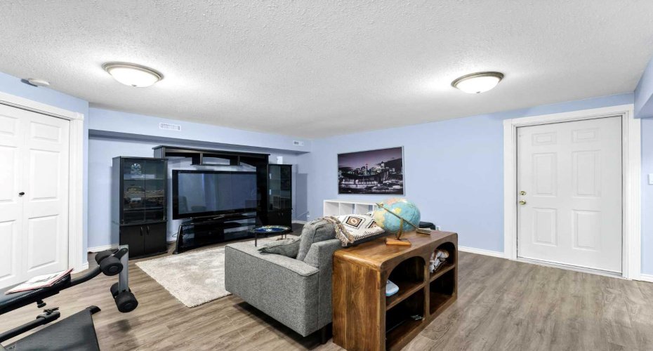 1174 16 Street, Medicine Hat, Alberta T1C1P9, 5 Bedrooms Bedrooms, ,3 BathroomsBathrooms,Residential,For Sale,16,A2323117