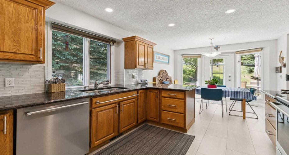 131 Shawnee Manor, Calgary, Alberta T2Y1W7, 3 Bedrooms Bedrooms, ,3 BathroomsBathrooms,Residential,For Sale,Shawnee,A2323151