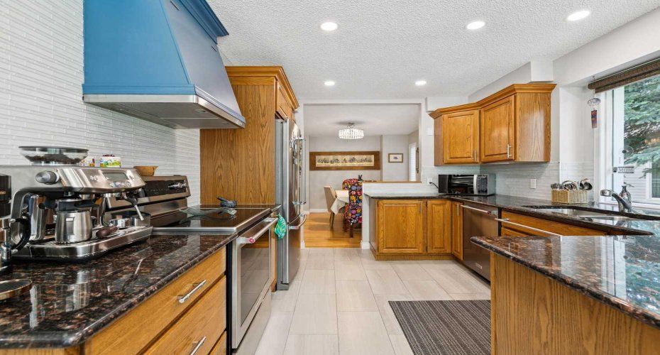 131 Shawnee Manor, Calgary, Alberta T2Y1W7, 3 Bedrooms Bedrooms, ,3 BathroomsBathrooms,Residential,For Sale,Shawnee,A2323151