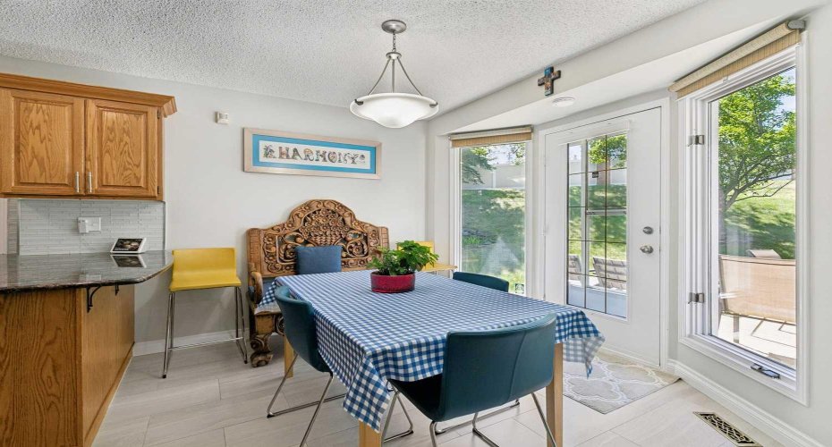 131 Shawnee Manor, Calgary, Alberta T2Y1W7, 3 Bedrooms Bedrooms, ,3 BathroomsBathrooms,Residential,For Sale,Shawnee,A2323151