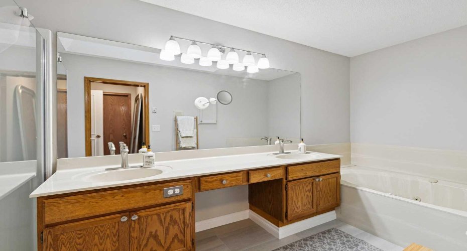 131 Shawnee Manor, Calgary, Alberta T2Y1W7, 3 Bedrooms Bedrooms, ,3 BathroomsBathrooms,Residential,For Sale,Shawnee,A2323151