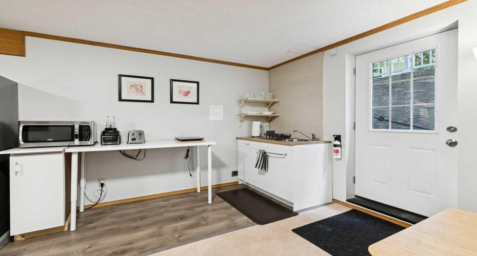 131 Shawnee Manor, Calgary, Alberta T2Y1W7, 3 Bedrooms Bedrooms, ,3 BathroomsBathrooms,Residential,For Sale,Shawnee,A2323151