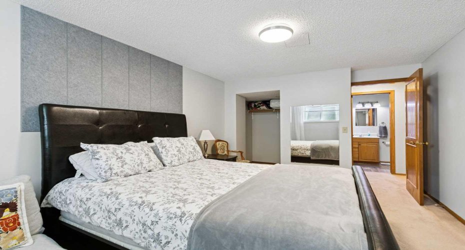 131 Shawnee Manor, Calgary, Alberta T2Y1W7, 3 Bedrooms Bedrooms, ,3 BathroomsBathrooms,Residential,For Sale,Shawnee,A2323151