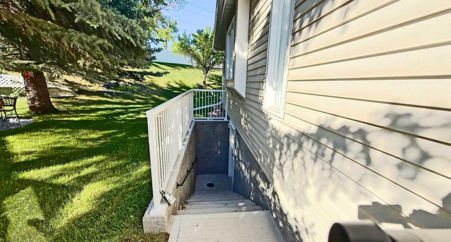 131 Shawnee Manor, Calgary, Alberta T2Y1W7, 3 Bedrooms Bedrooms, ,3 BathroomsBathrooms,Residential,For Sale,Shawnee,A2323151