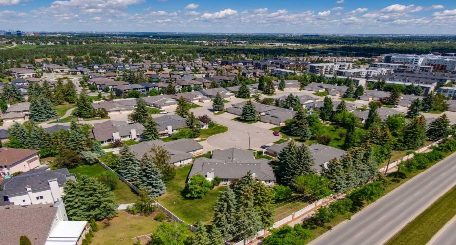 131 Shawnee Manor, Calgary, Alberta T2Y1W7, 3 Bedrooms Bedrooms, ,3 BathroomsBathrooms,Residential,For Sale,Shawnee,A2323151