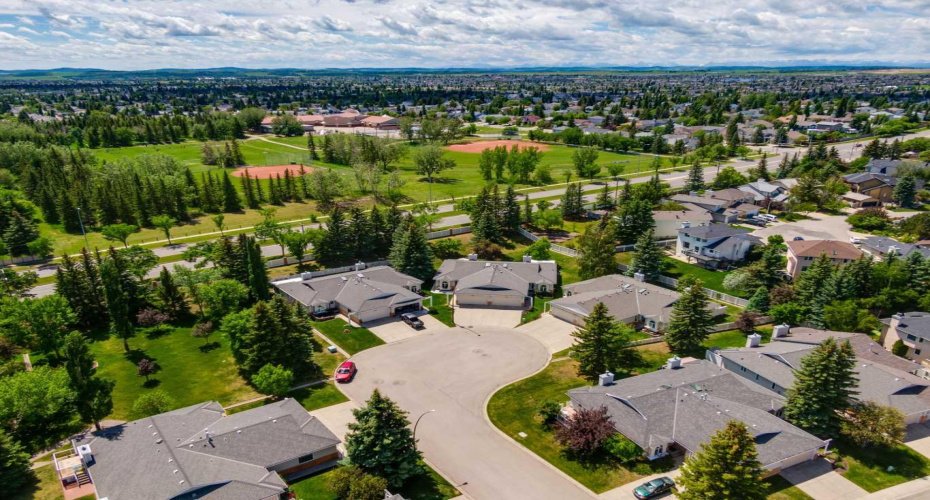 131 Shawnee Manor, Calgary, Alberta T2Y1W7, 3 Bedrooms Bedrooms, ,3 BathroomsBathrooms,Residential,For Sale,Shawnee,A2323151