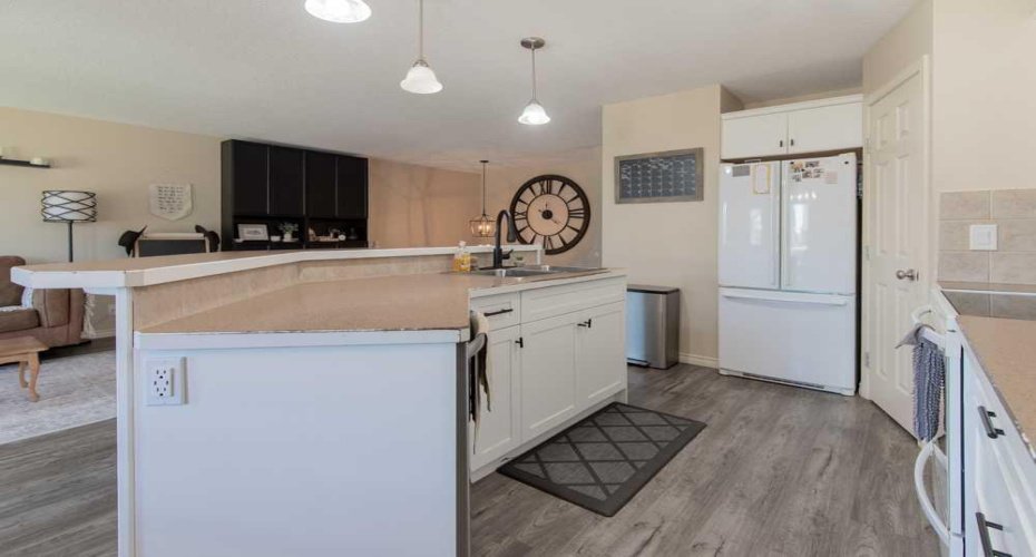 4406 Lake Drive, Coalhurst, Alberta T0L0V2, 3 Bedrooms Bedrooms, ,2 BathroomsBathrooms,Residential,For Sale,Lake,A2323263