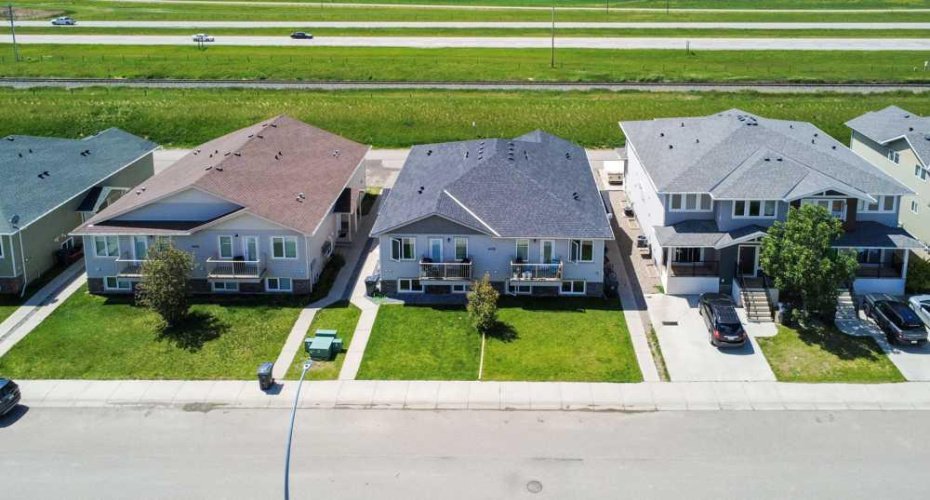 4406 Lake Drive, Coalhurst, Alberta T0L0V2, 3 Bedrooms Bedrooms, ,2 BathroomsBathrooms,Residential,For Sale,Lake,A2323263