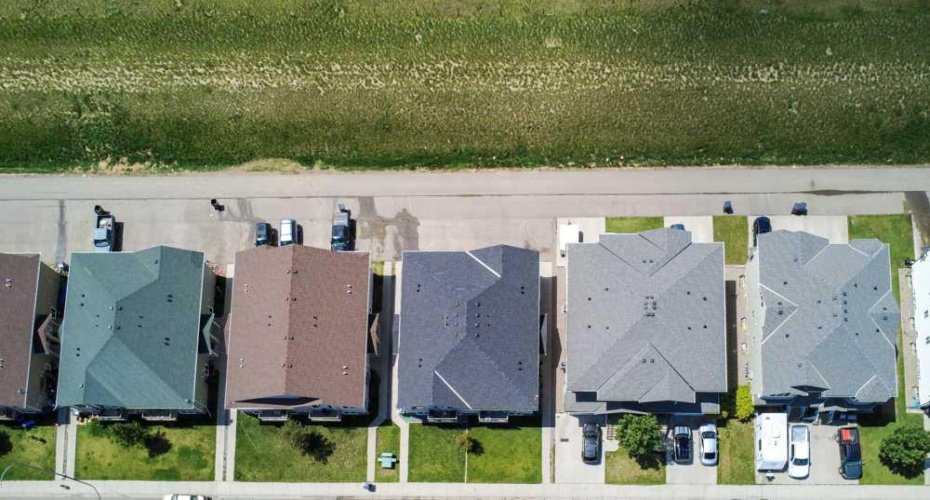 4406 Lake Drive, Coalhurst, Alberta T0L0V2, 3 Bedrooms Bedrooms, ,2 BathroomsBathrooms,Residential,For Sale,Lake,A2323263