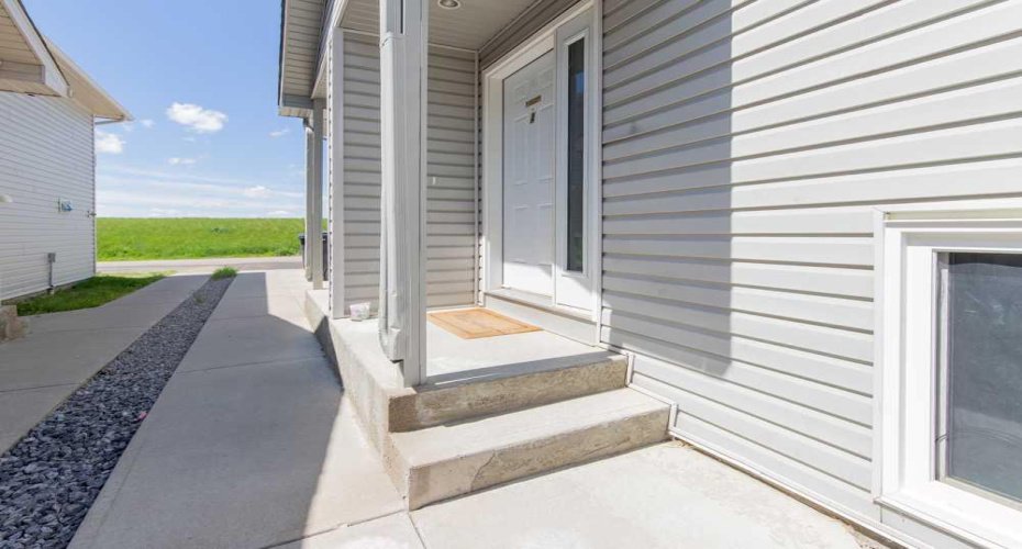 4406 Lake Drive, Coalhurst, Alberta T0L0V2, 3 Bedrooms Bedrooms, ,2 BathroomsBathrooms,Residential,For Sale,Lake,A2323263