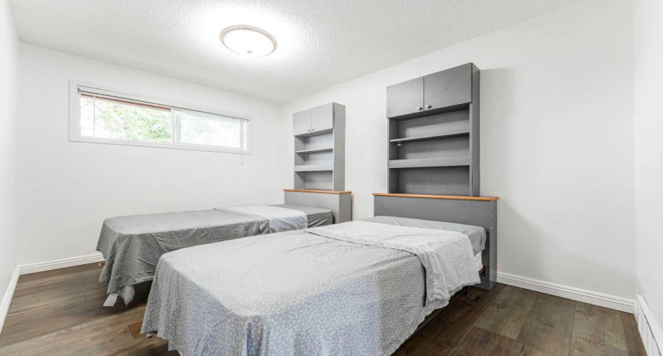 1502 40 Street, Calgary, Alberta T2A 1K2, 5 Bedrooms Bedrooms, ,2 BathroomsBathrooms,Residential,For Sale,40,A2323322