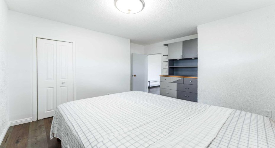 1502 40 Street, Calgary, Alberta T2A 1K2, 5 Bedrooms Bedrooms, ,2 BathroomsBathrooms,Residential,For Sale,40,A2323322