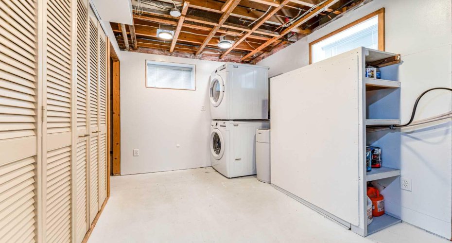 1502 40 Street, Calgary, Alberta T2A 1K2, 5 Bedrooms Bedrooms, ,2 BathroomsBathrooms,Residential,For Sale,40,A2323322