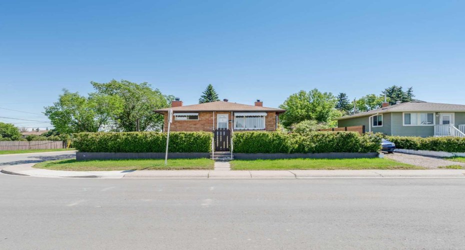 1502 40 Street, Calgary, Alberta T2A 1K2, 5 Bedrooms Bedrooms, ,2 BathroomsBathrooms,Residential,For Sale,40,A2323322
