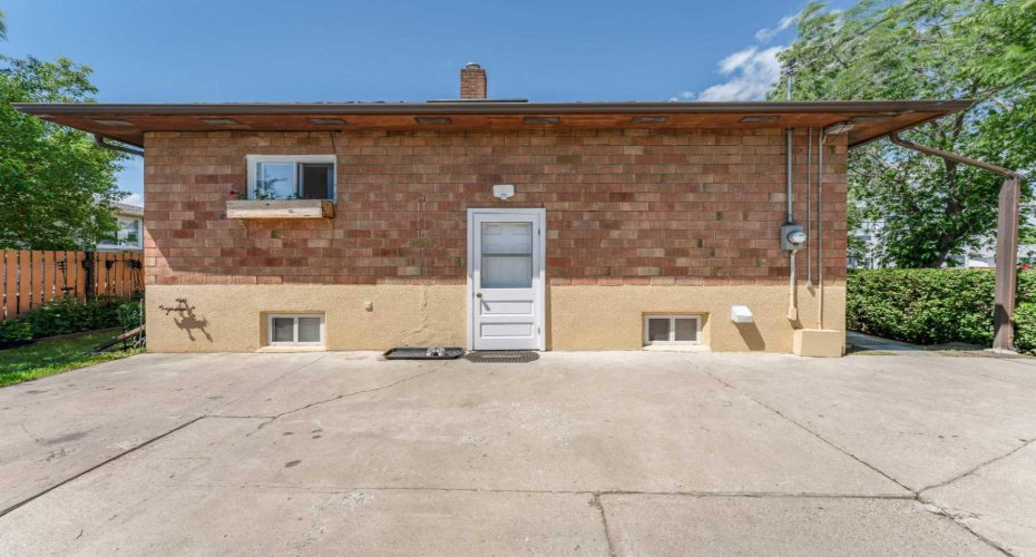 1502 40 Street, Calgary, Alberta T2A 1K2, 5 Bedrooms Bedrooms, ,2 BathroomsBathrooms,Residential,For Sale,40,A2323322