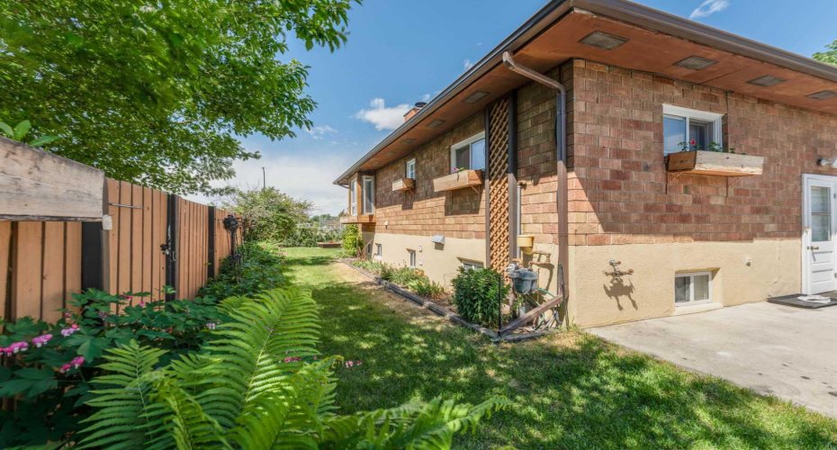 1502 40 Street, Calgary, Alberta T2A 1K2, 5 Bedrooms Bedrooms, ,2 BathroomsBathrooms,Residential,For Sale,40,A2323322