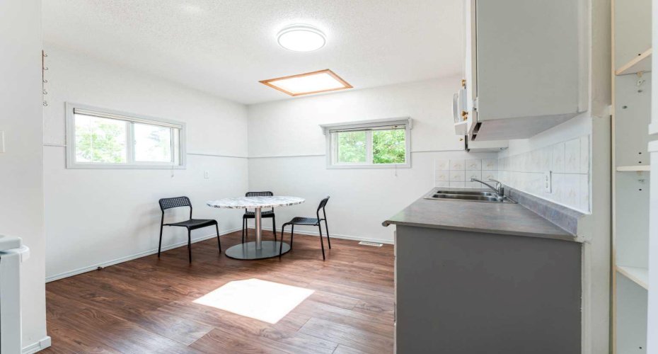 1502 40 Street, Calgary, Alberta T2A 1K2, 5 Bedrooms Bedrooms, ,2 BathroomsBathrooms,Residential,For Sale,40,A2323322