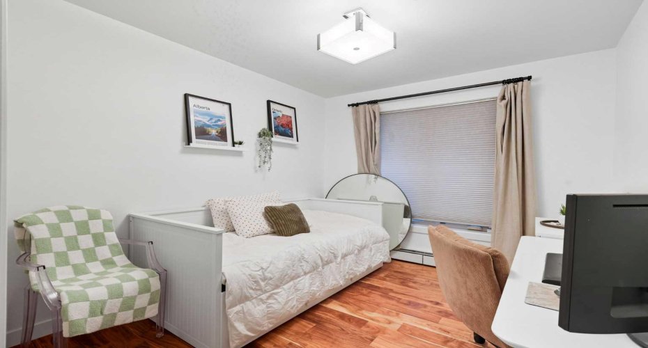 1029 15 Avenue, Calgary, Alberta T2R0S5, 2 Bedrooms Bedrooms, ,2 BathroomsBathrooms,Residential,For Sale,15,A2323349