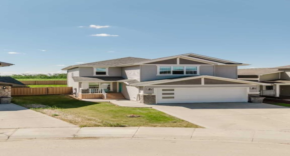 8805 85A Avenue, Grande Prairie, Alberta T8X0R4, 5 Bedrooms Bedrooms, ,4 BathroomsBathrooms,Residential,For Sale,85A,A2323419