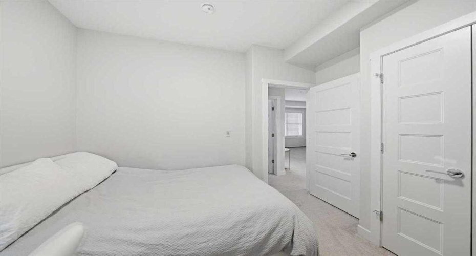 55 wolf hollow Crescent, Calgary, Alberta T2X 5K9, 1 Bedroom Bedrooms, ,1 BathroomBathrooms,Residential,For Sale,wolf hollow,A2323639