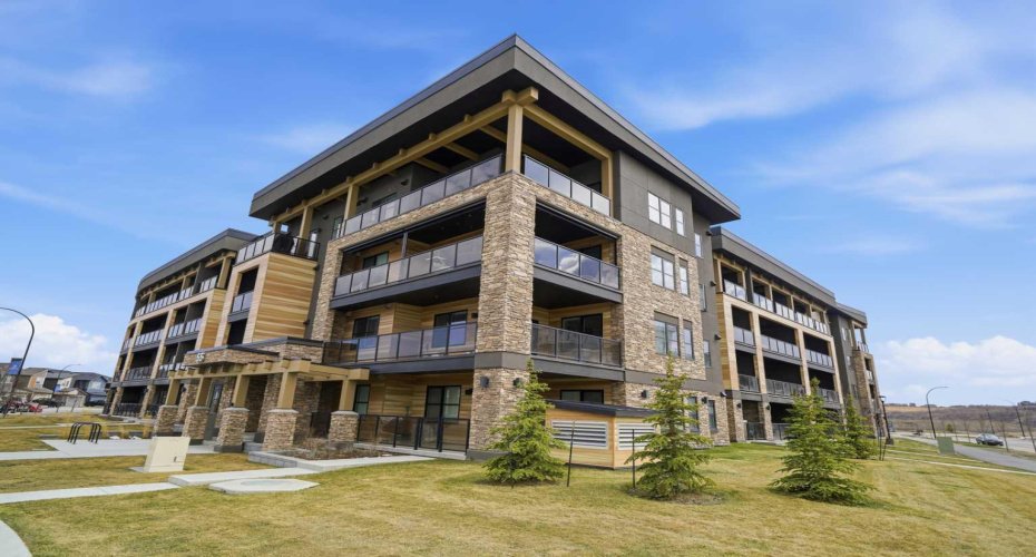 55 wolf hollow Crescent, Calgary, Alberta T2X 5K9, 1 Bedroom Bedrooms, ,1 BathroomBathrooms,Residential,For Sale,wolf hollow,A2323639