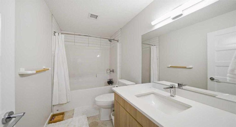 55 wolf hollow Crescent, Calgary, Alberta T2X 5K9, 1 Bedroom Bedrooms, ,1 BathroomBathrooms,Residential,For Sale,wolf hollow,A2323639