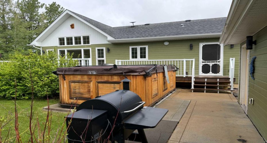 5709 57 Avenue, Rocky Mountain House, Alberta T4T1A2, 4 Bedrooms Bedrooms, ,3 BathroomsBathrooms,Residential,For Sale,57,A2323650
