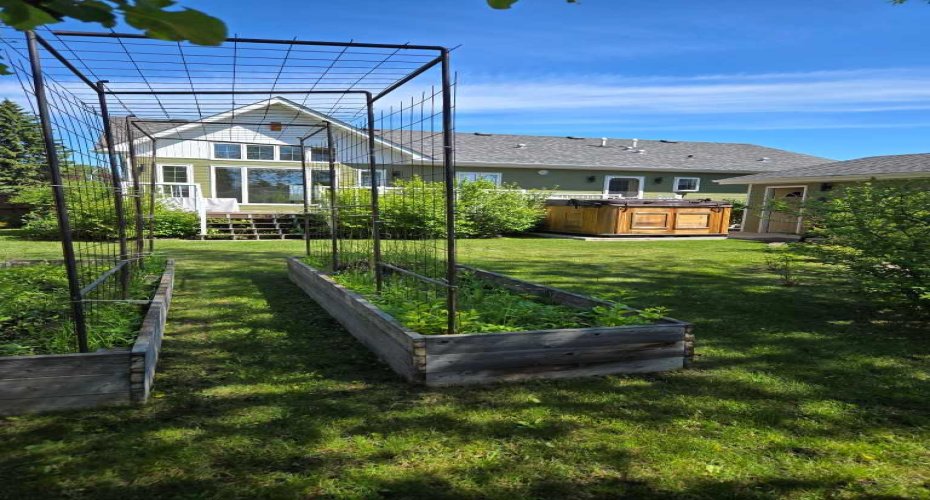 5709 57 Avenue, Rocky Mountain House, Alberta T4T1A2, 4 Bedrooms Bedrooms, ,3 BathroomsBathrooms,Residential,For Sale,57,A2323650