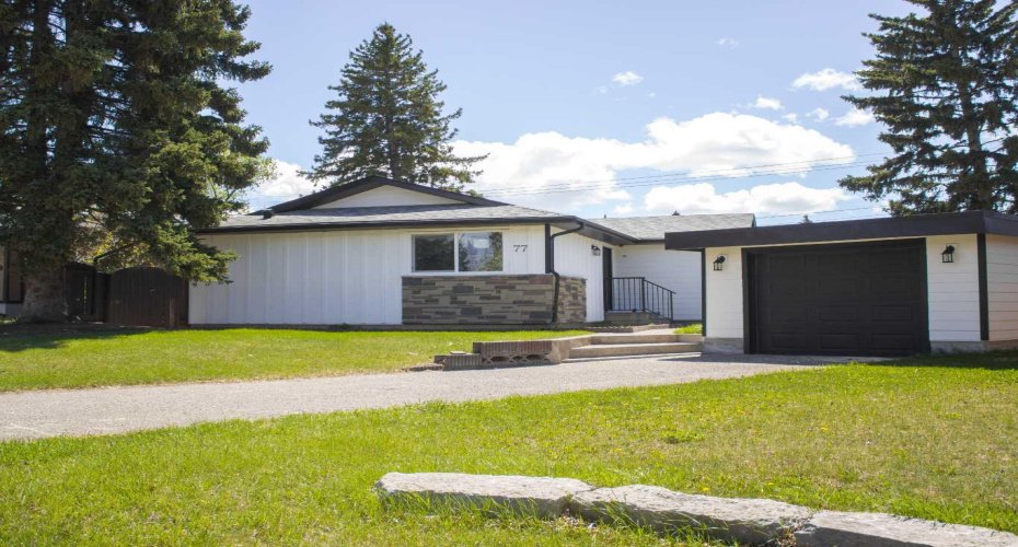 77 Ferncliff Crescent, Calgary, Alberta T2H 0V5, 5 Bedrooms Bedrooms, ,3 BathroomsBathrooms,Residential,For Sale,Ferncliff,A2323736