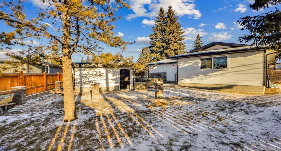 77 Ferncliff Crescent, Calgary, Alberta T2H 0V5, 5 Bedrooms Bedrooms, ,3 BathroomsBathrooms,Residential,For Sale,Ferncliff,A2323736