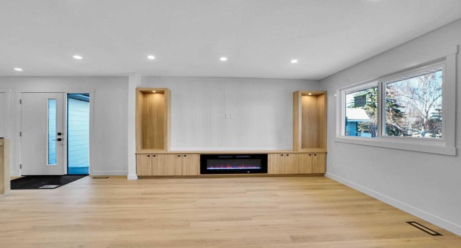 77 Ferncliff Crescent, Calgary, Alberta T2H 0V5, 5 Bedrooms Bedrooms, ,3 BathroomsBathrooms,Residential,For Sale,Ferncliff,A2323736