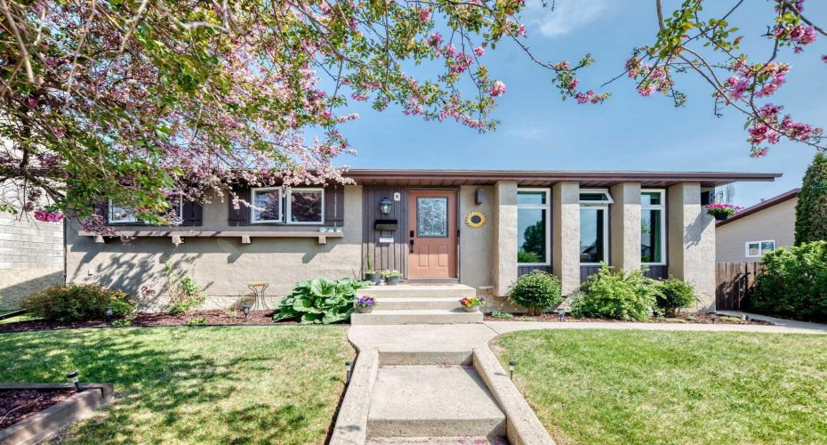 8 Haliburton Crescent, Red Deer, Alberta T4N 6K3, 5 Bedrooms Bedrooms, ,3 BathroomsBathrooms,Residential,For Sale,Haliburton,A2315935
