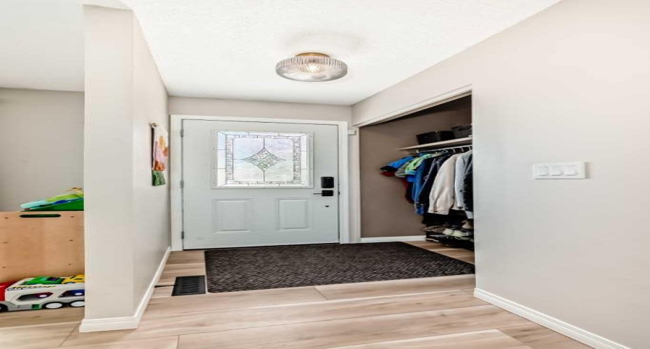 8 Haliburton Crescent, Red Deer, Alberta T4N 6K3, 5 Bedrooms Bedrooms, ,3 BathroomsBathrooms,Residential,For Sale,Haliburton,A2315935