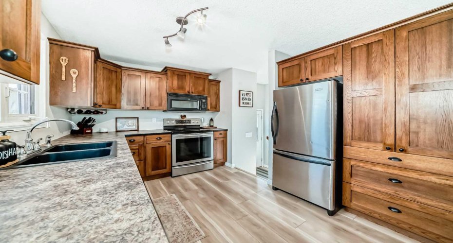 8 Haliburton Crescent, Red Deer, Alberta T4N 6K3, 5 Bedrooms Bedrooms, ,3 BathroomsBathrooms,Residential,For Sale,Haliburton,A2315935