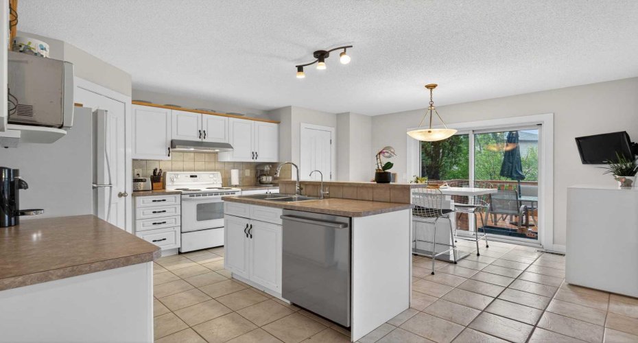 21 Citadel Crest Link, Calgary, Alberta T3G 4W2, 4 Bedrooms Bedrooms, ,4 BathroomsBathrooms,Residential,For Sale,Citadel Crest,A2316361