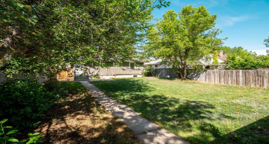 1025 12 Street, Lethbridge, Alberta T1K 1P9, 3 Bedrooms Bedrooms, ,2 BathroomsBathrooms,Residential,For Sale,12,A2316369